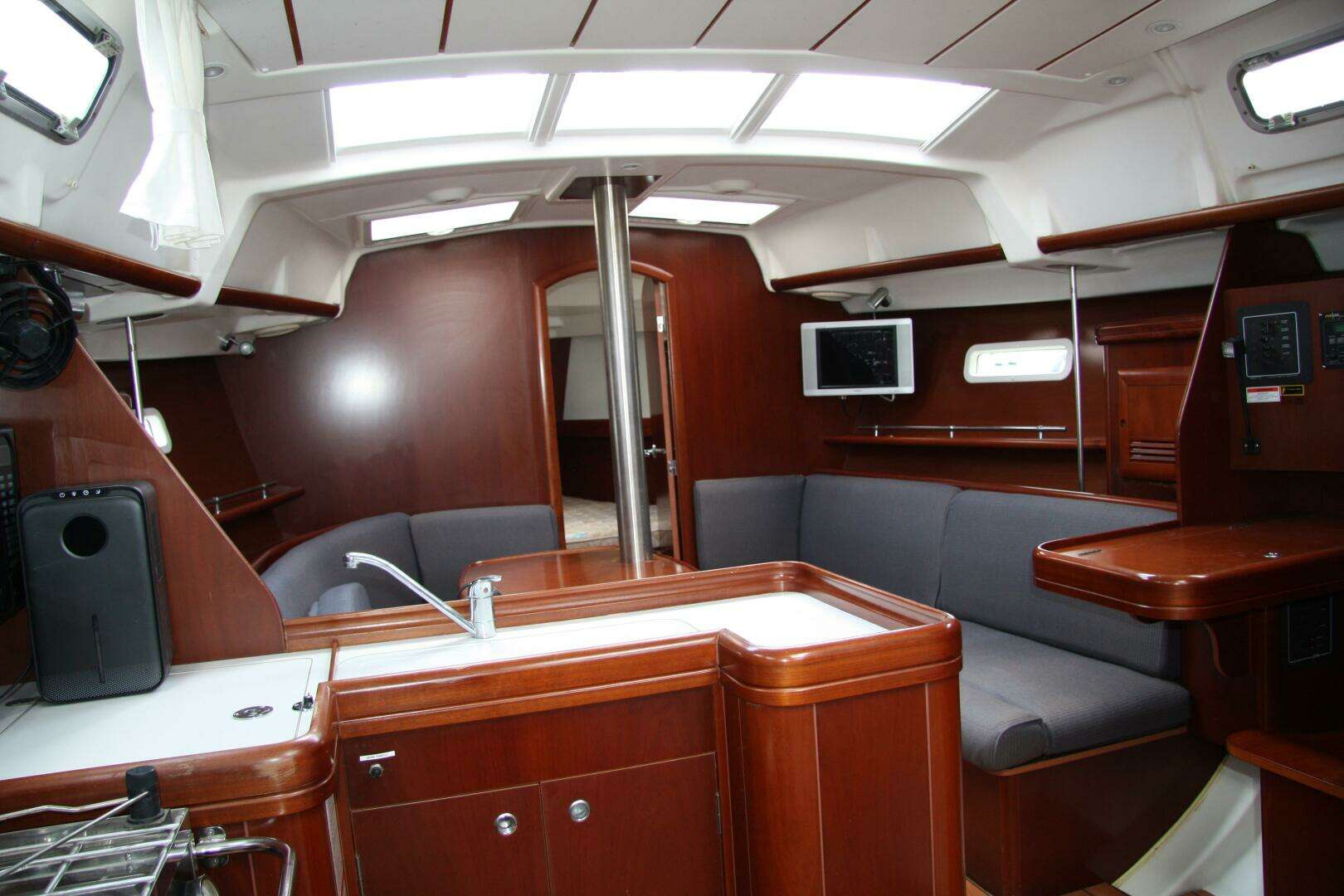 2006 Beneteau — - Image 35