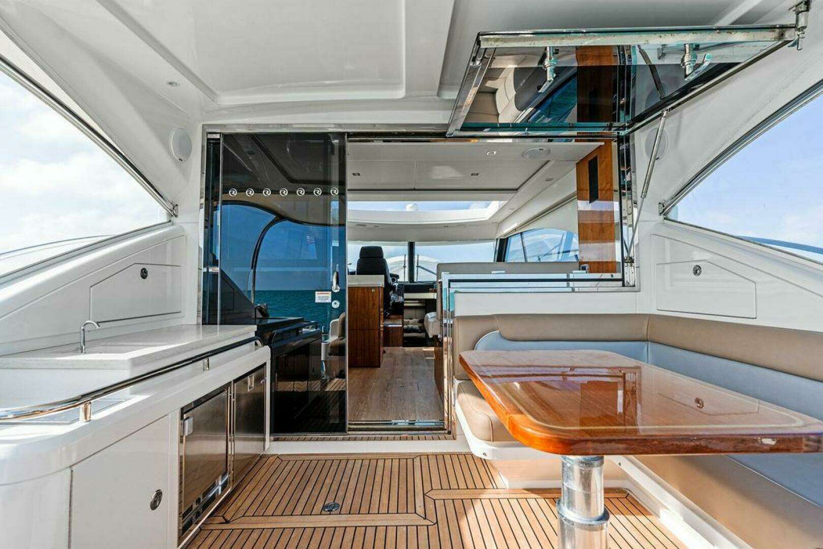 2018 Riviera 4800 Sport Yacht - Image 13