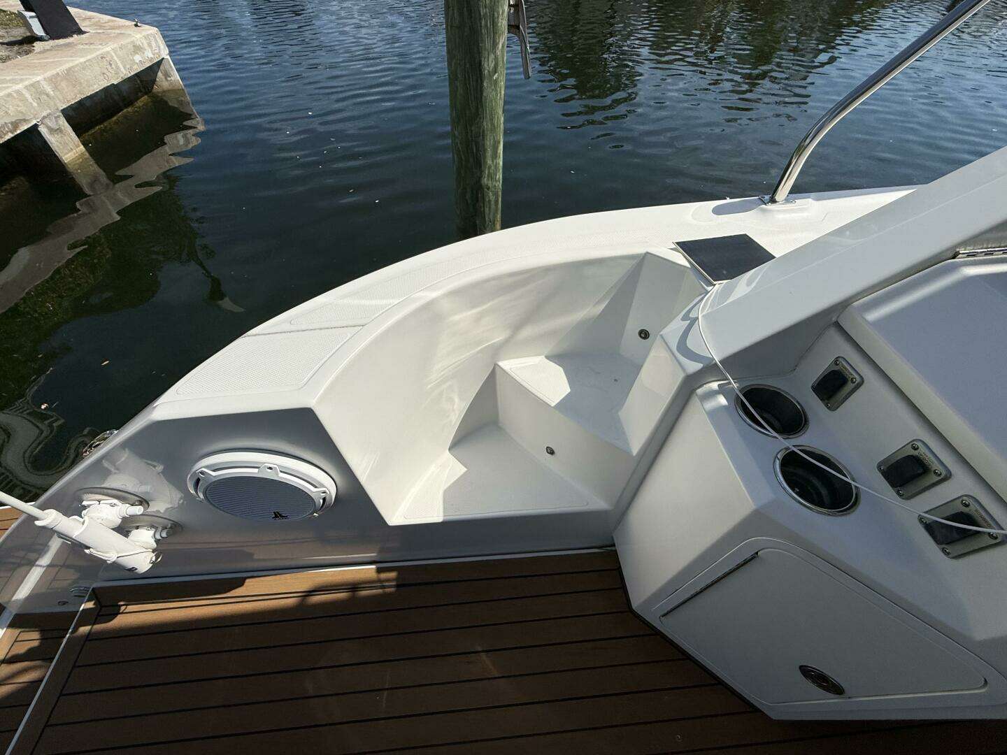 2014 Cruisers Yachts 45 Cantius - Image 38