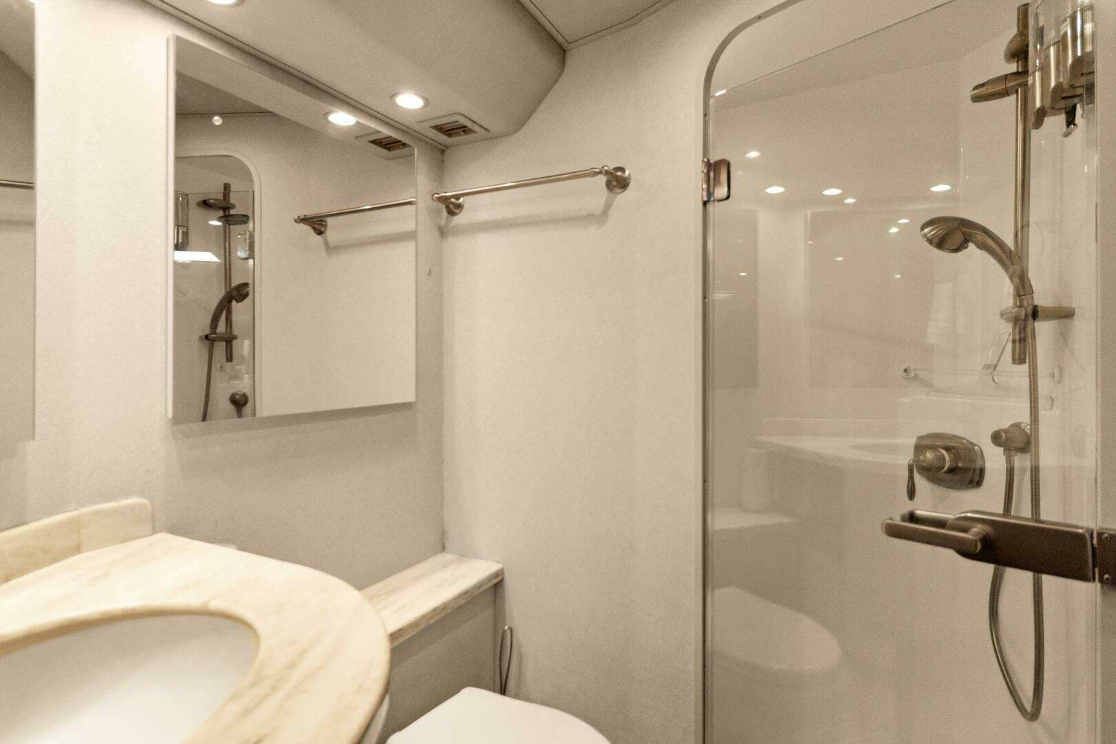 2015 Viking 46 Convertible - Image 15