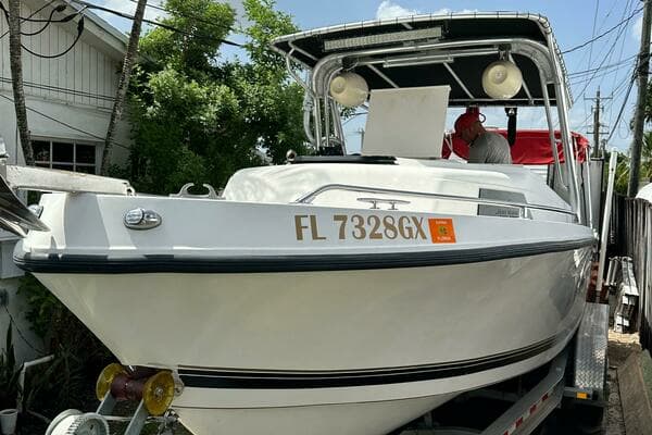 1989 Mako 25 Cuddy - Image 1