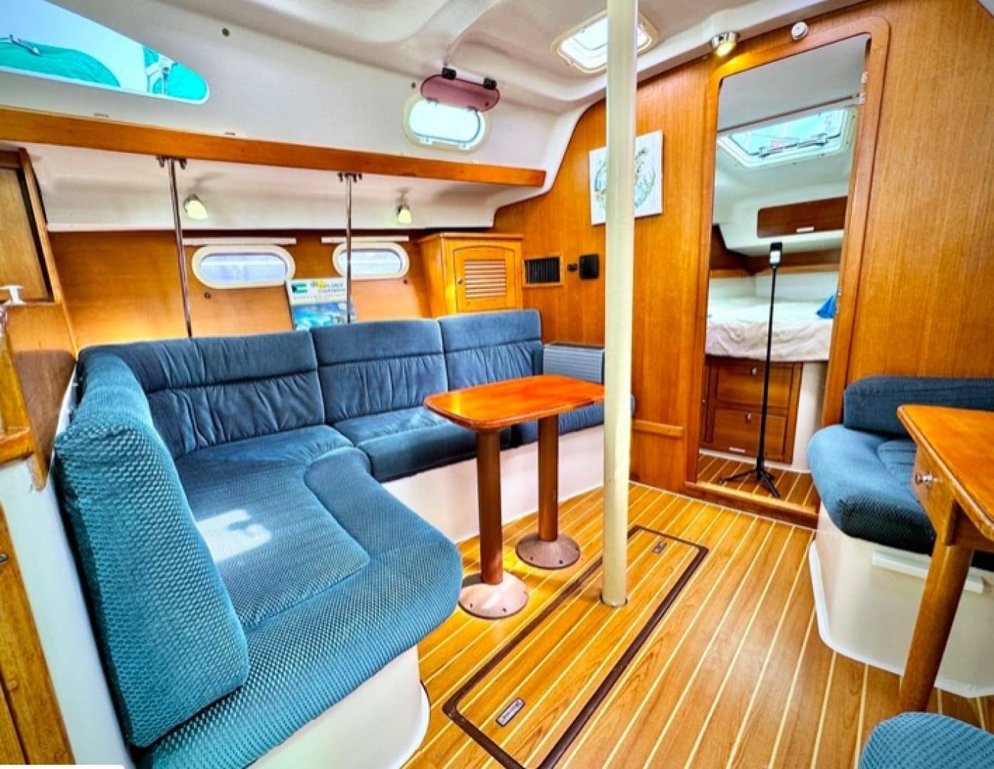 2002 Catalina 387 - Image 12