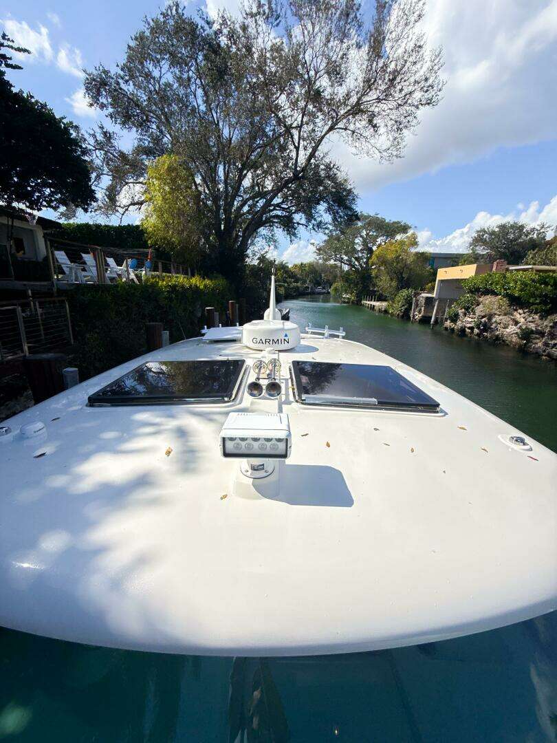 2021 Hinckley 40X - Image 27