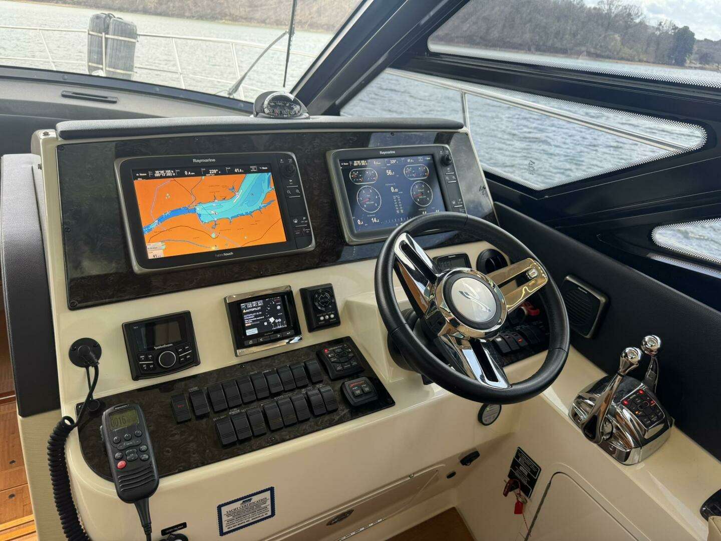 2015 Sea Ray — - Image 12
