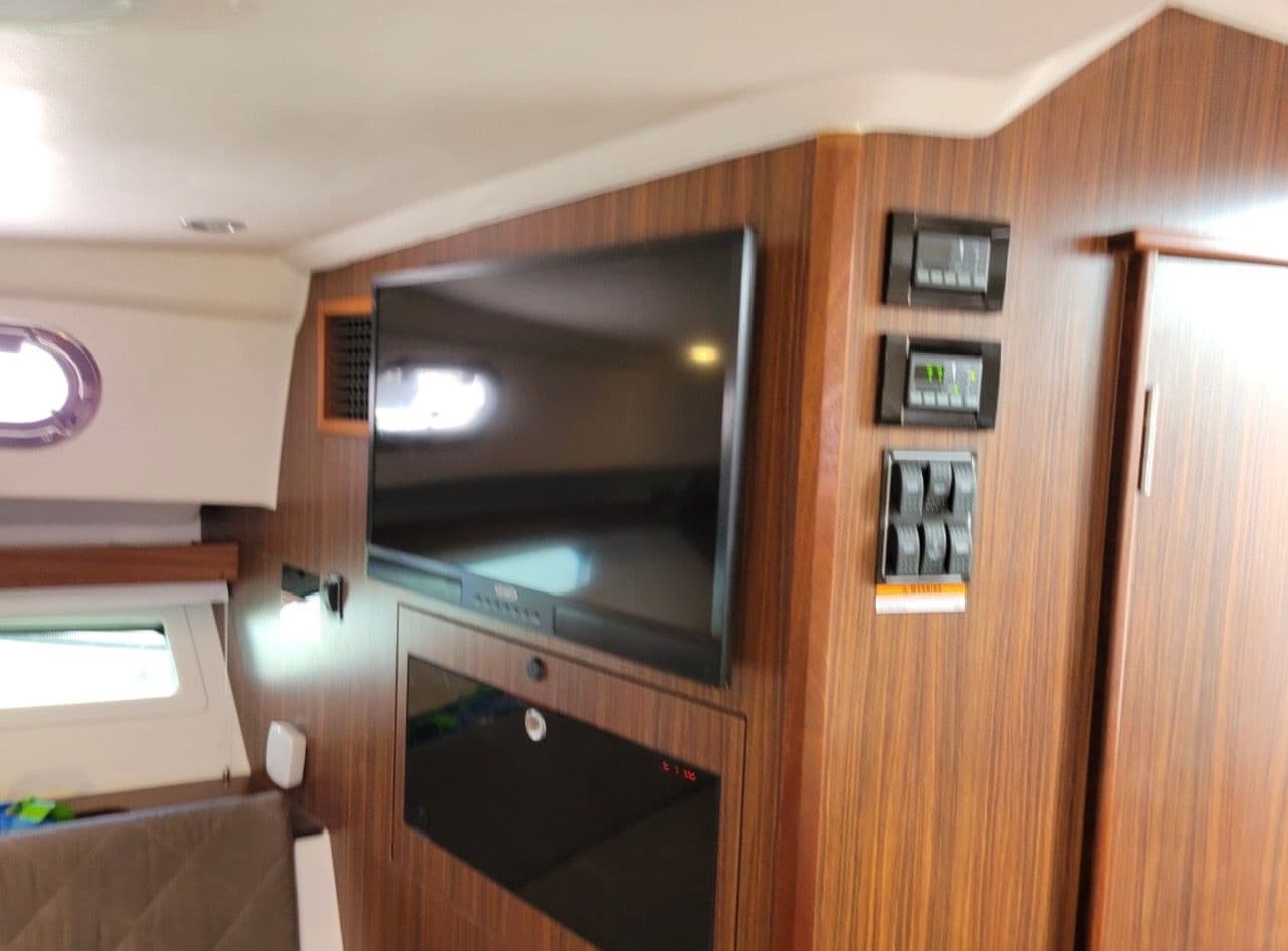 2017 PURSUIT 355 OS - Image 18