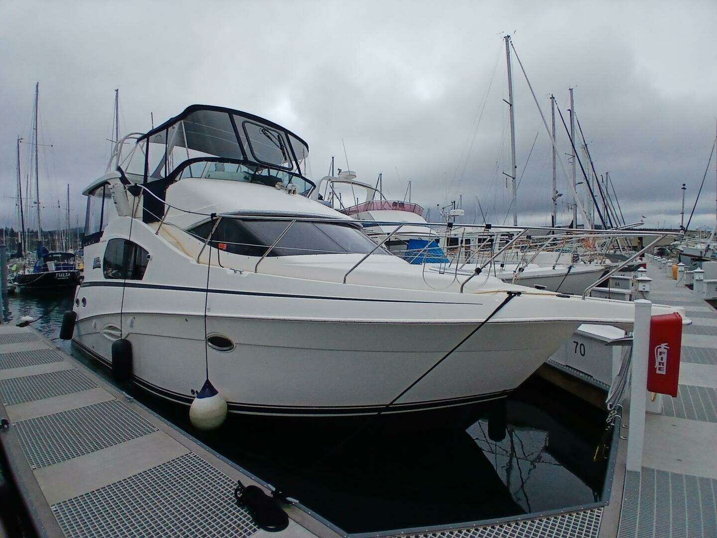 2006 Silverton 35 Motor Yacht - Image 2