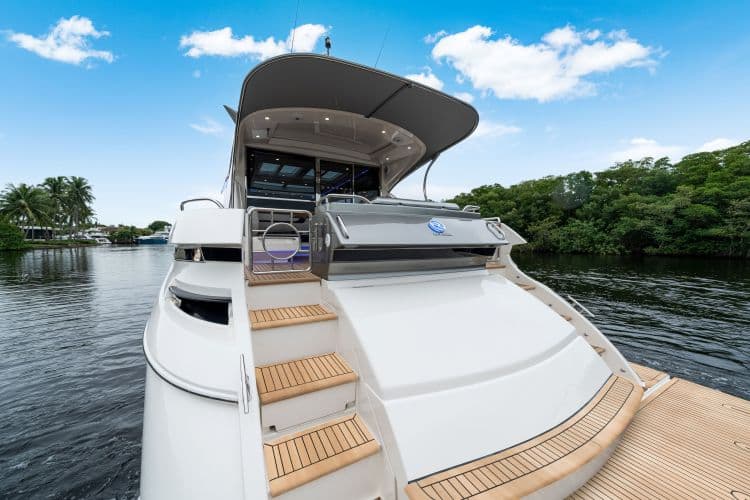 2026 Riviera 6000 Sport Yacht - Image 9