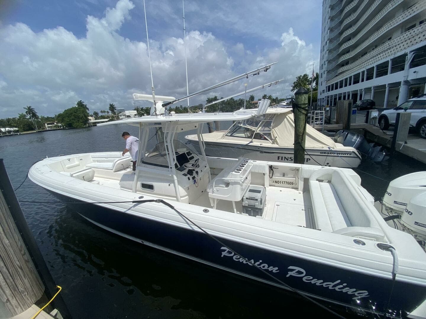 2006 Intrepid 370 - Image 6