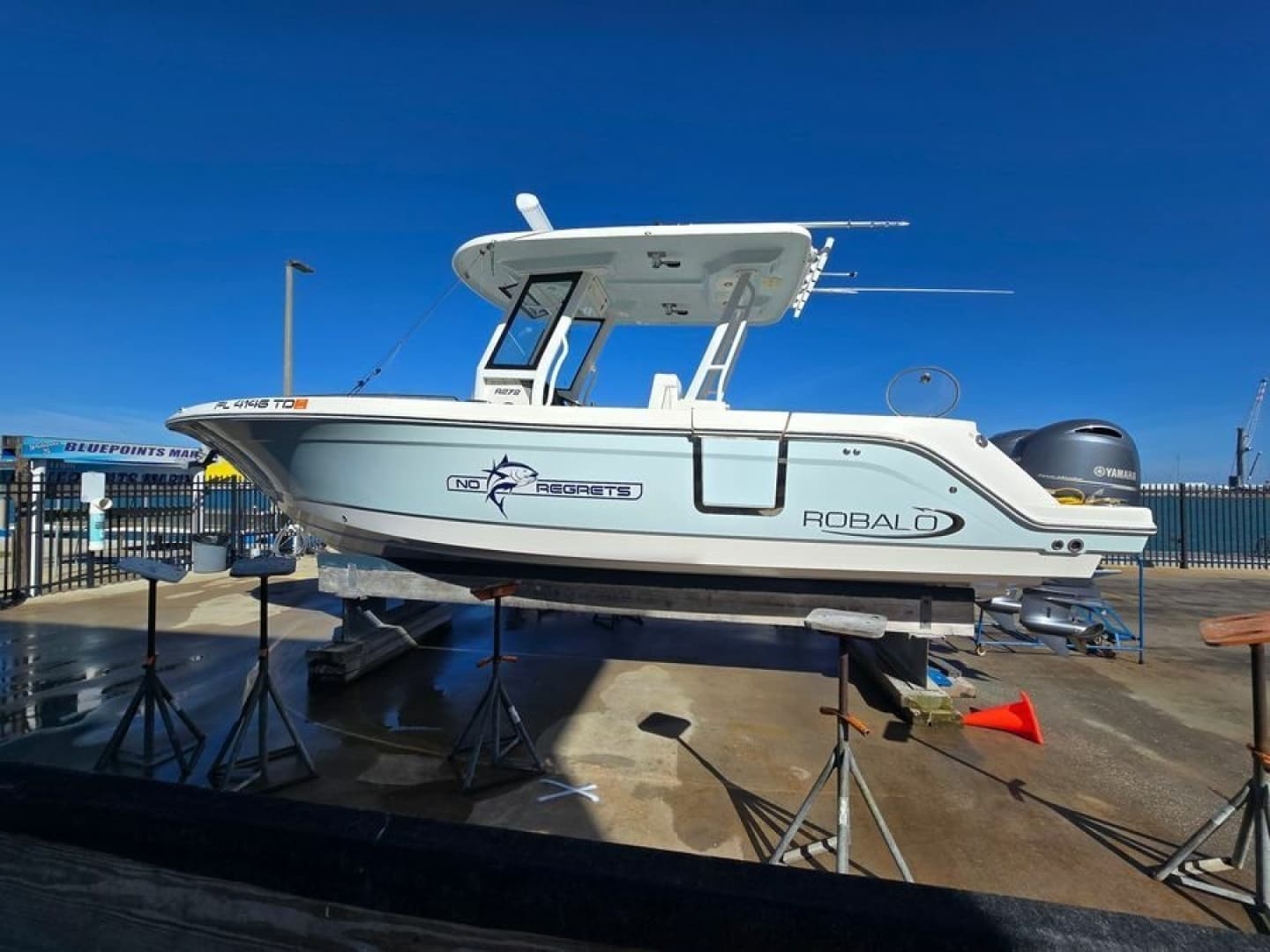 2022 Robalo — - Image 5