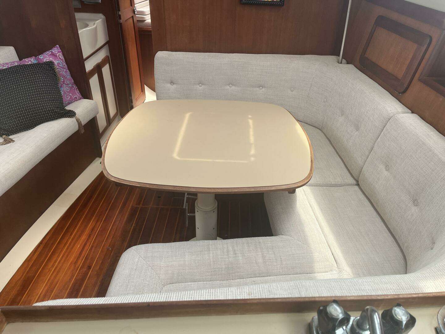 1992 Hunter 33.5 - Image 28
