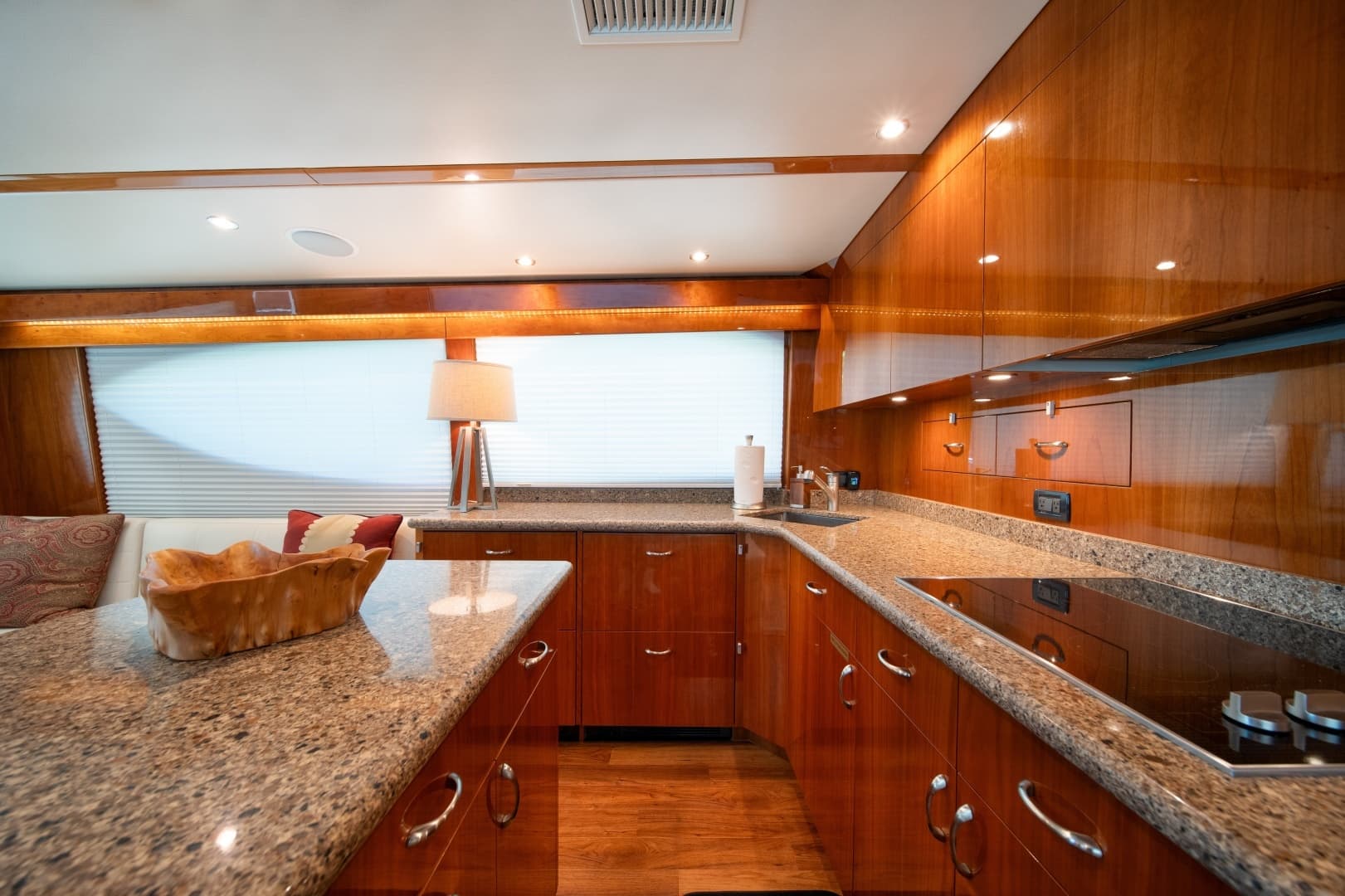2017 Hatteras 54 GT - Image 27