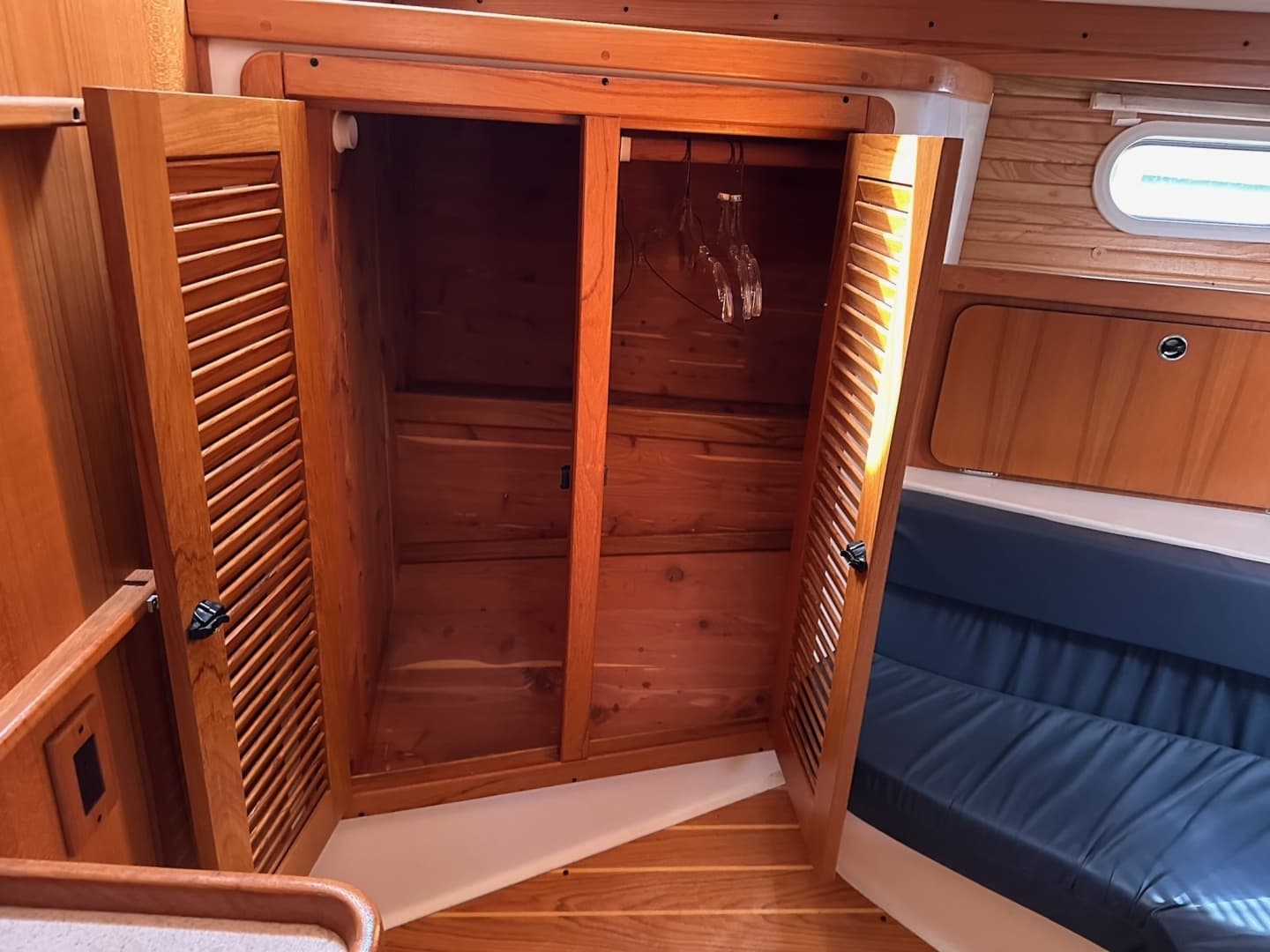 2002 Catalina 400 mkII - Image 47
