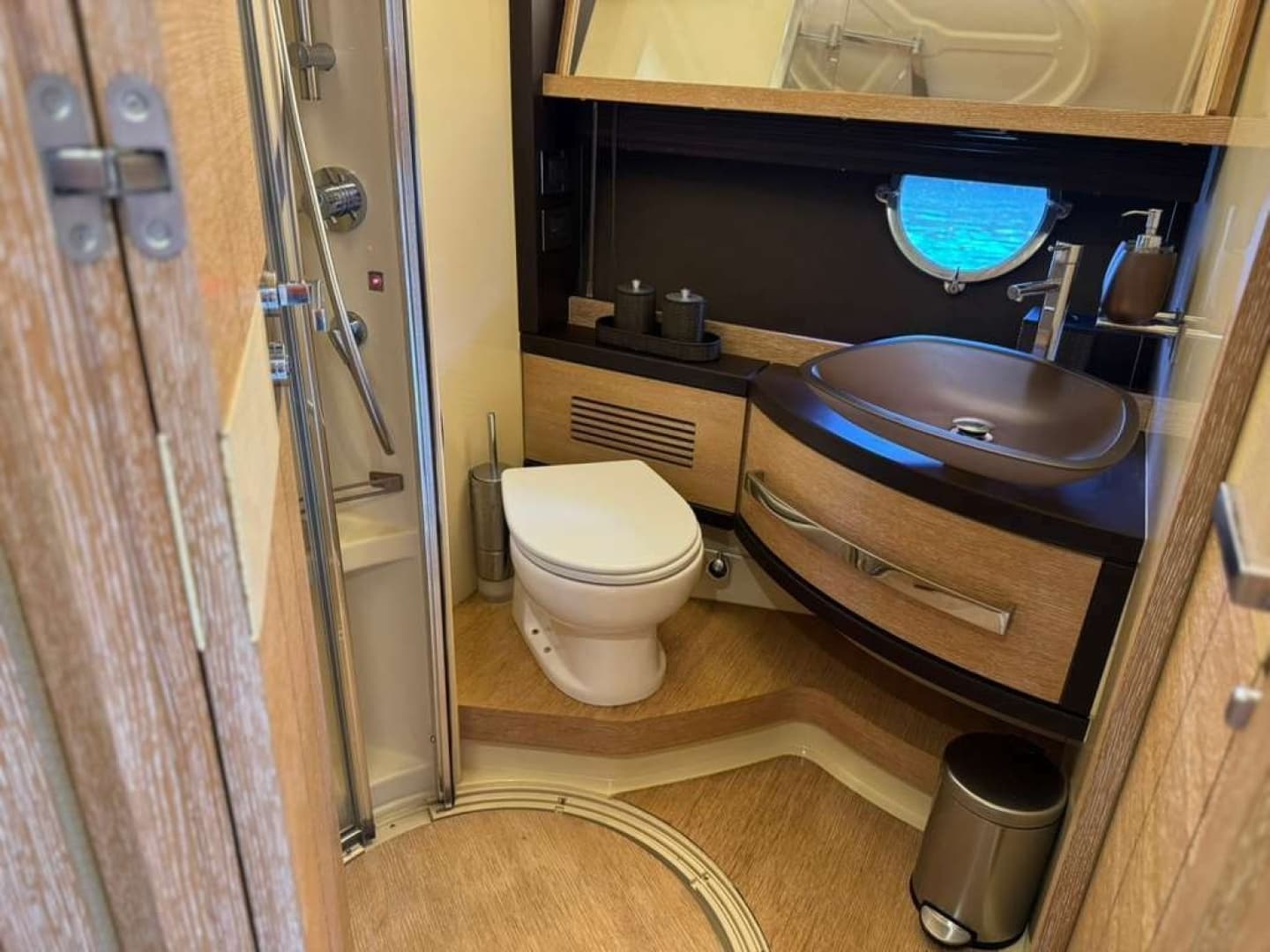 2014 Azimut 64 - Image 30