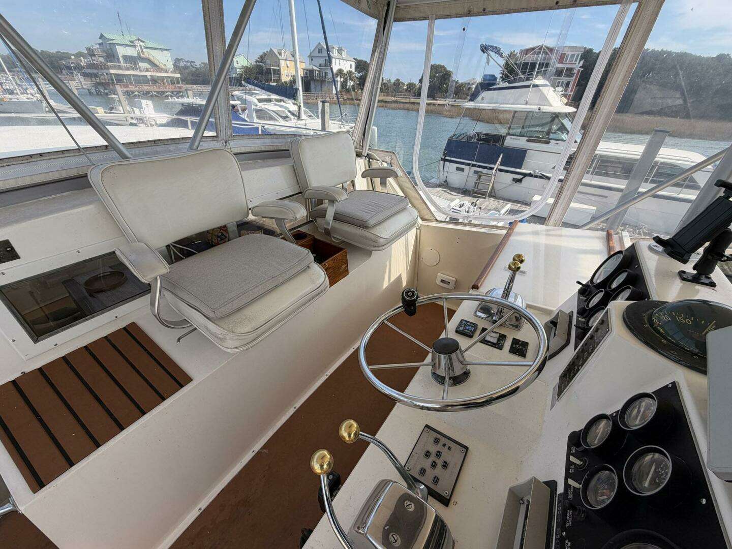 1987 Viking 44 Motor Yacht - Image 33