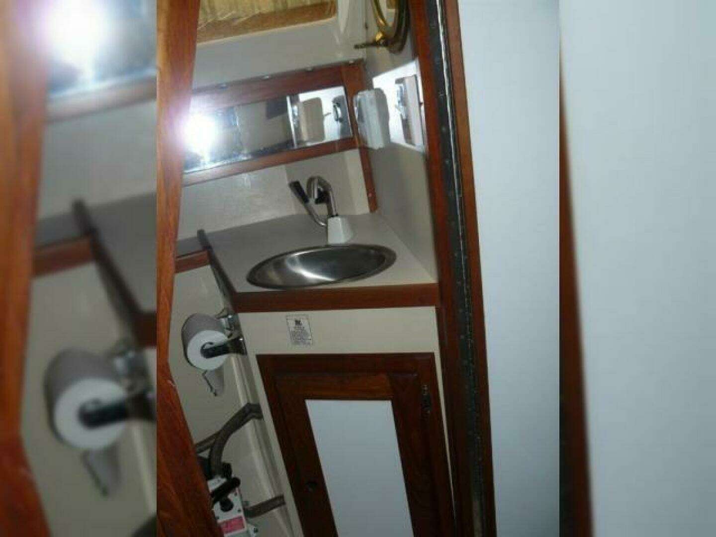 1990 Catalina Capri 26 Wing Keel - Image 9