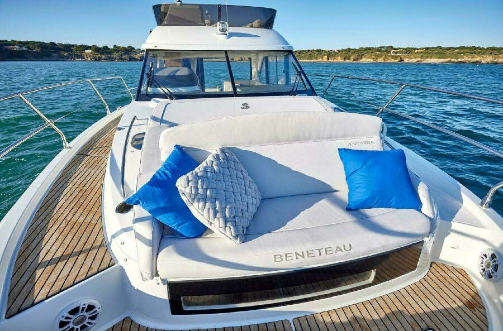2027 Beneteau Antares 12 Fly - Image 4