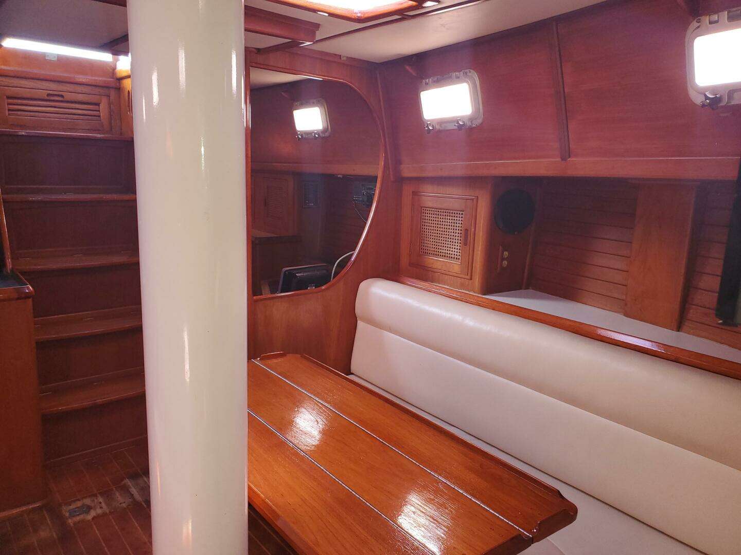 1987 Celestial Center Cockpit - Image 10