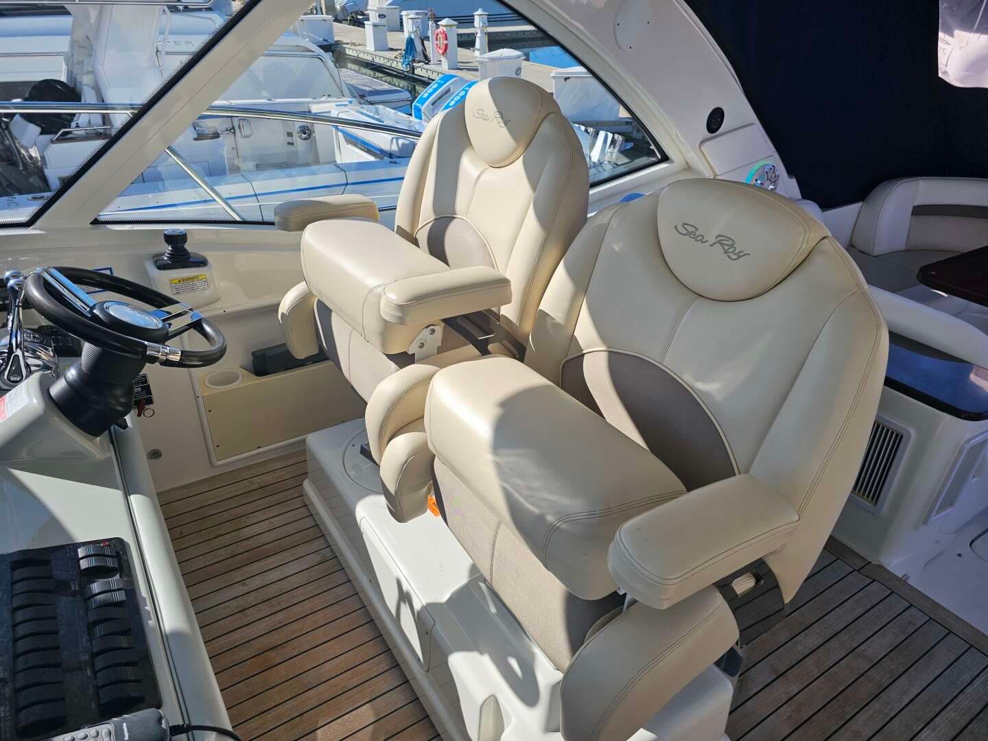 2012 Sea Ray 50 SUNDANCER - Image 19