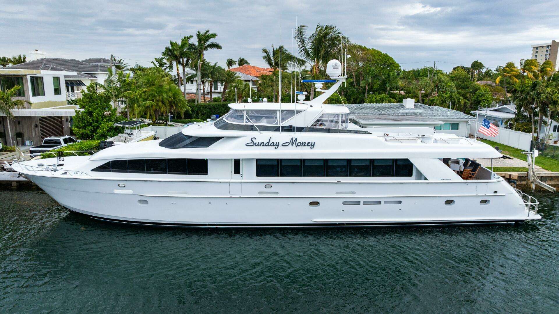 2001 Hatteras 100 Motor Yacht - Image 3