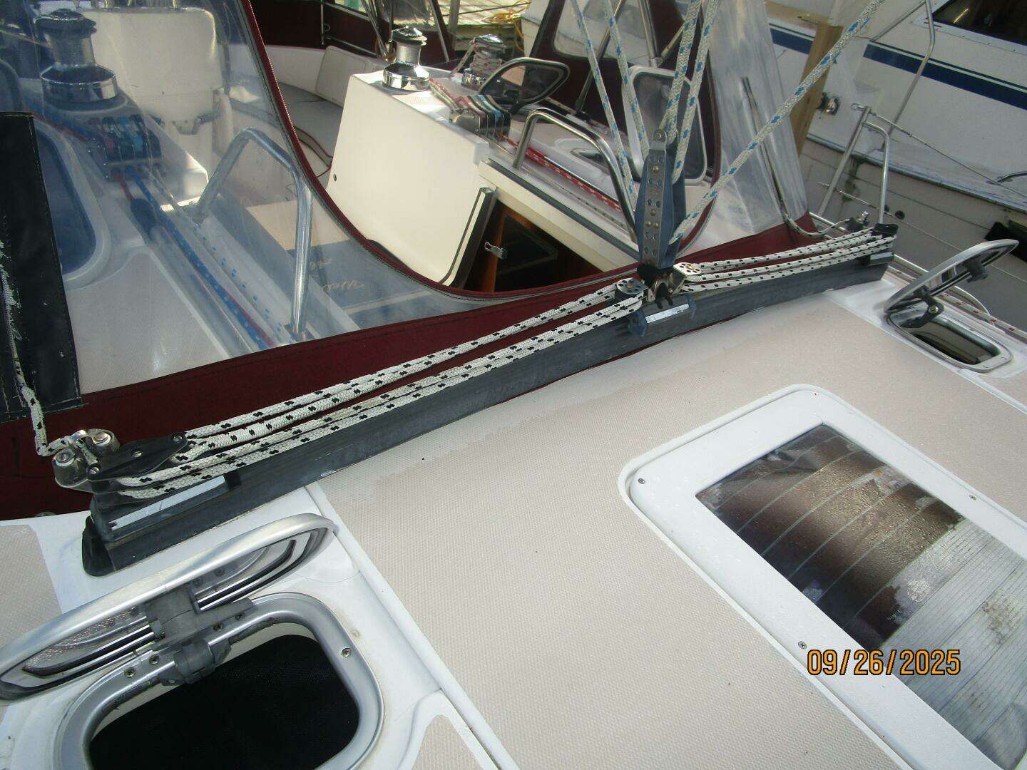 1998 Hunter 376 - Image 25
