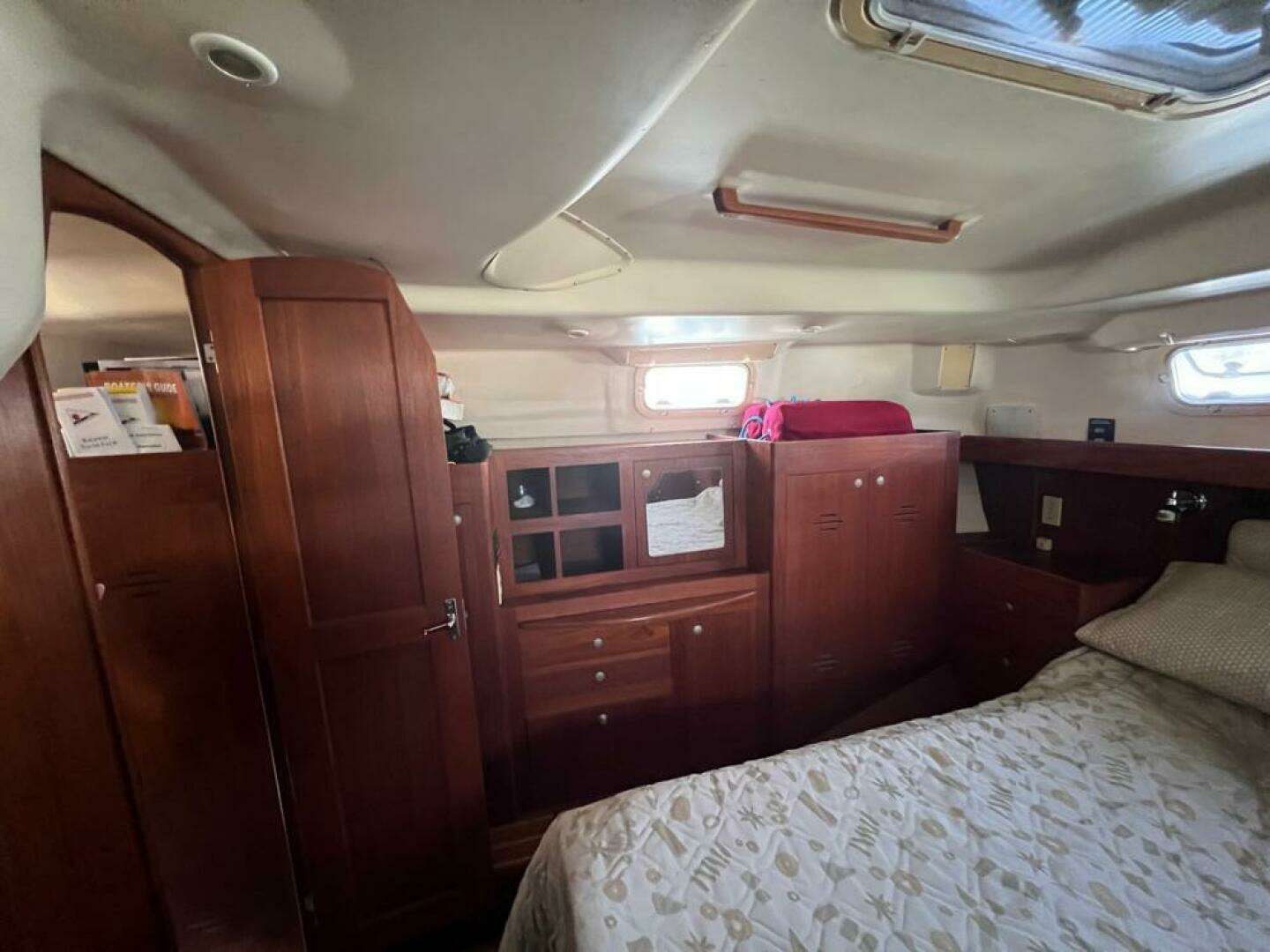 2001 Hunter 420 Passage - Image 21