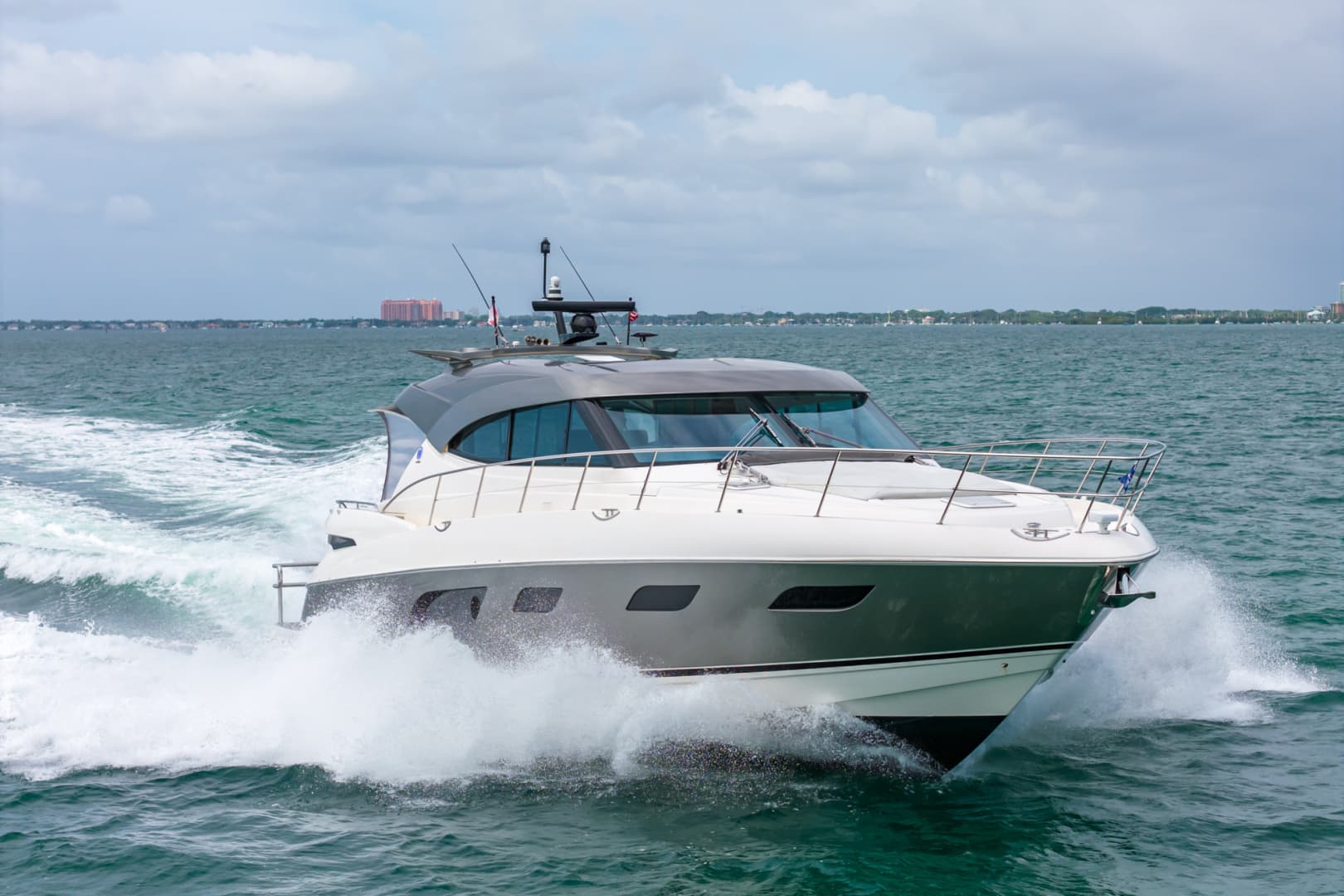 2024 Riviera 6000 SPORT YACHT - Image 23