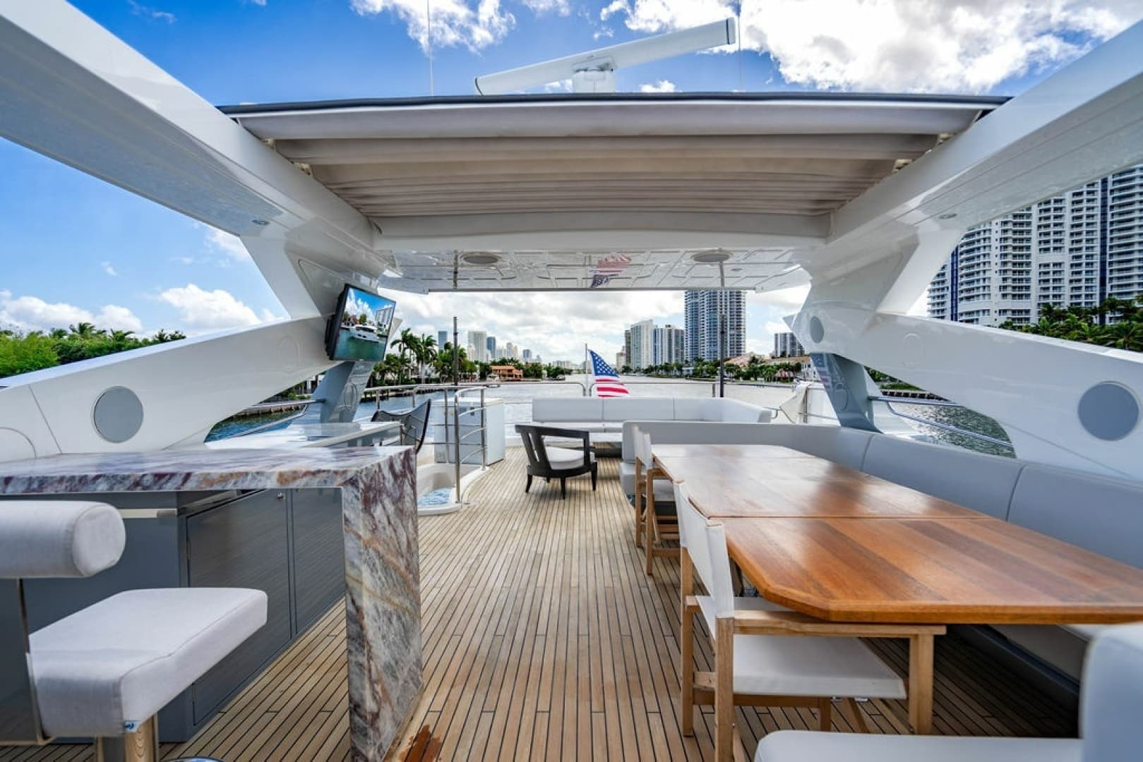 2019 Sunseeker 95 Motor Yacht - Image 25