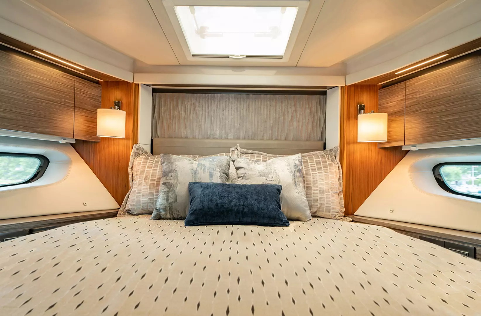 2021 Tiara Yachts C49 - Image 20