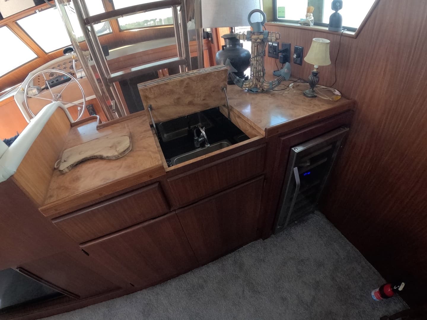1987 Hatteras Motor Yacht - Image 10