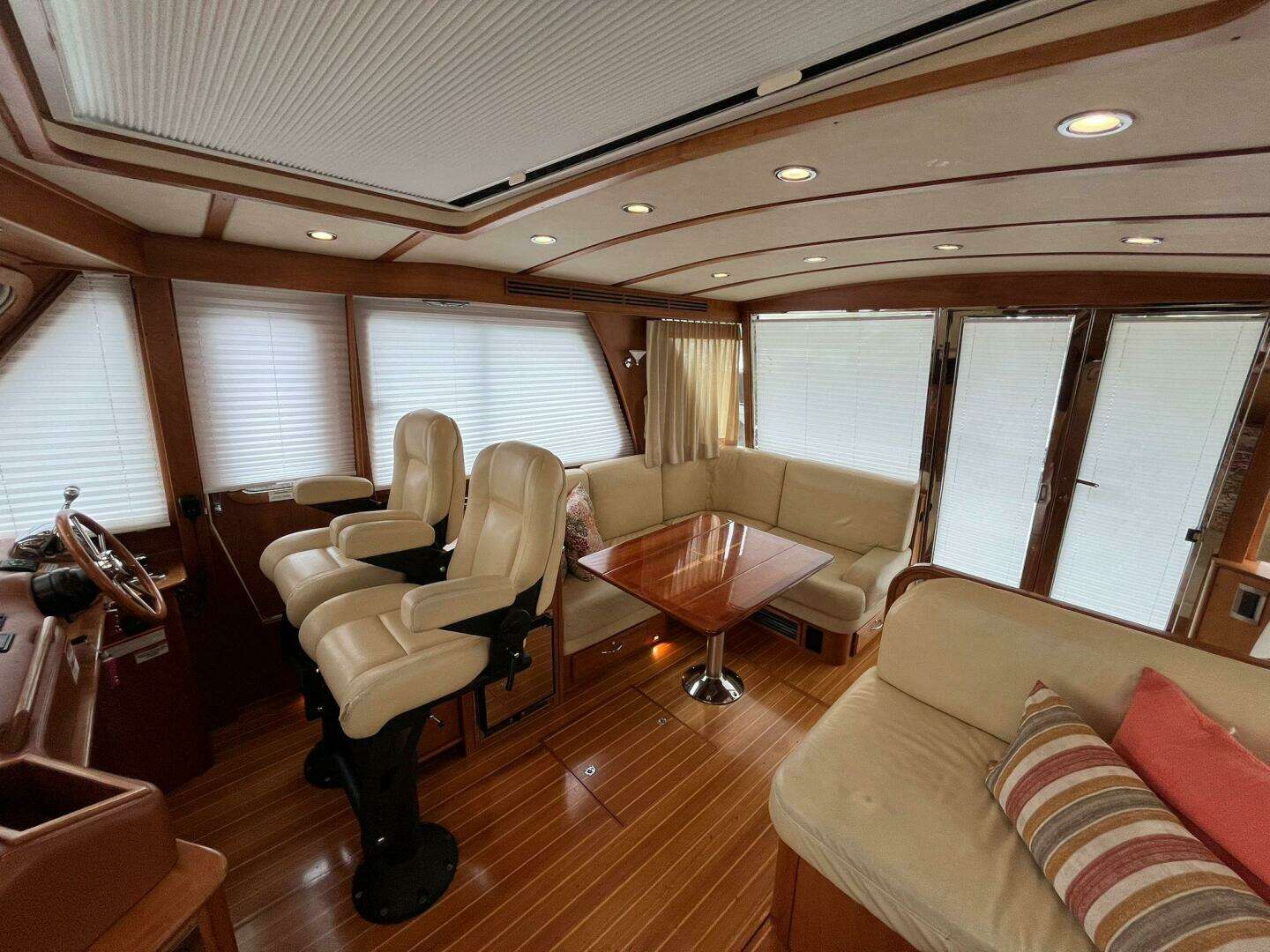 2013 Sabre 48 Salon Express - Image 11