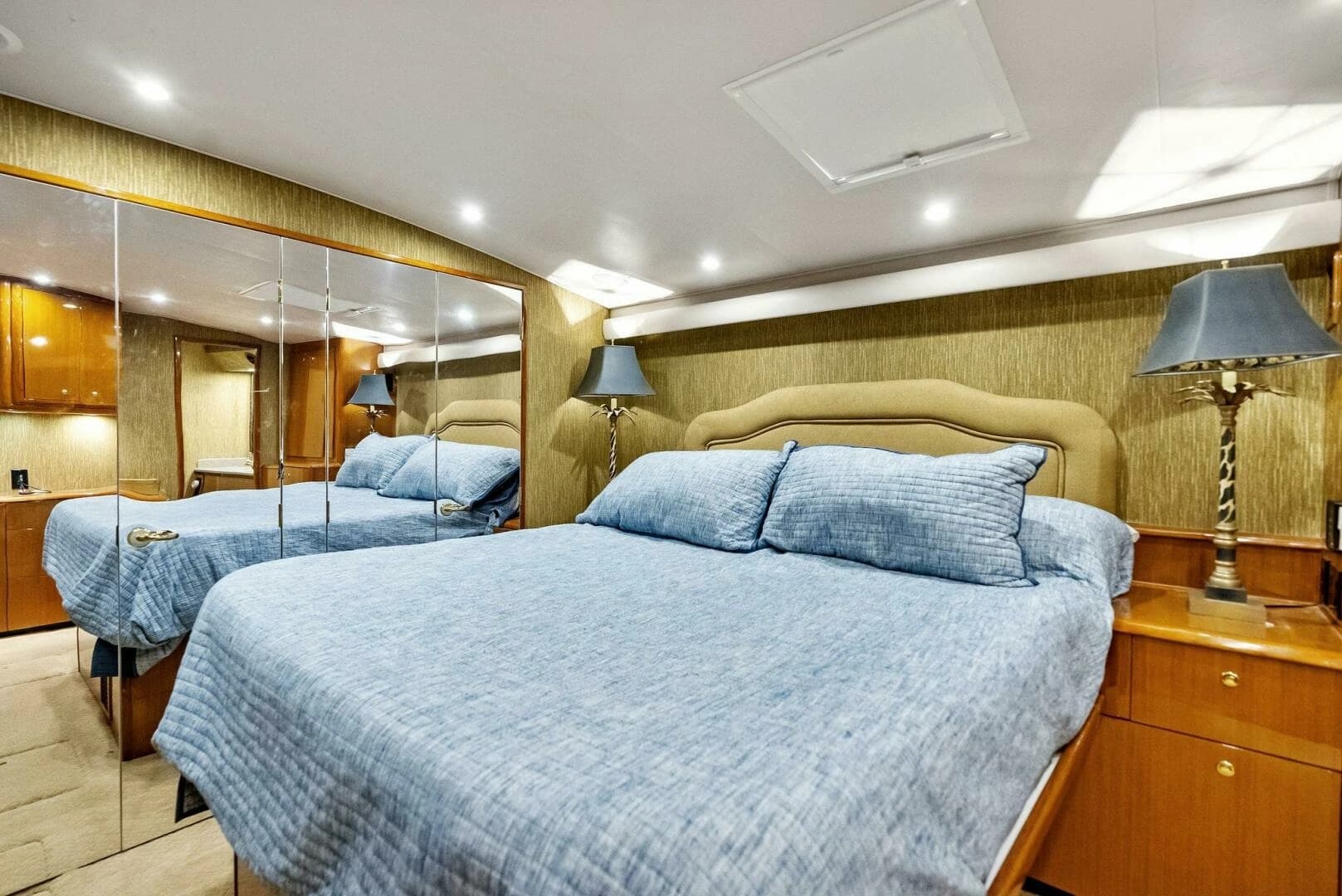 2002 Viking 65 Convertible - Image 3