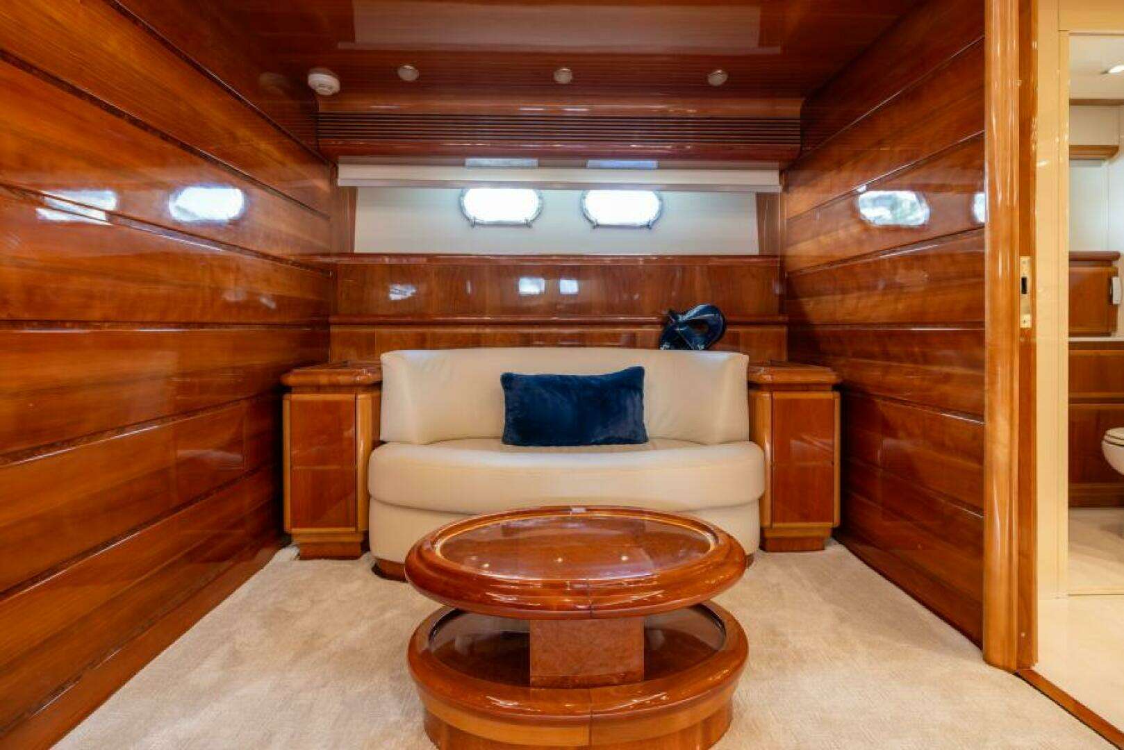 2001 Ferretti Yachts 94 Raised Pilothouse - Image 12