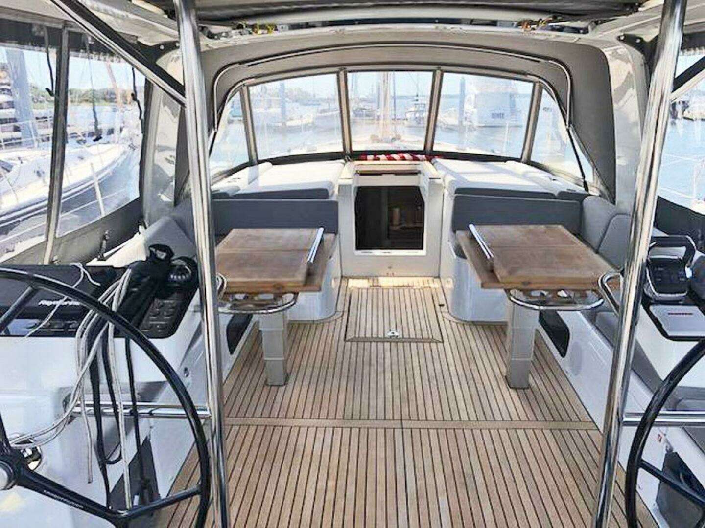 2023 Beneteau Oceanis 60 - Image 17