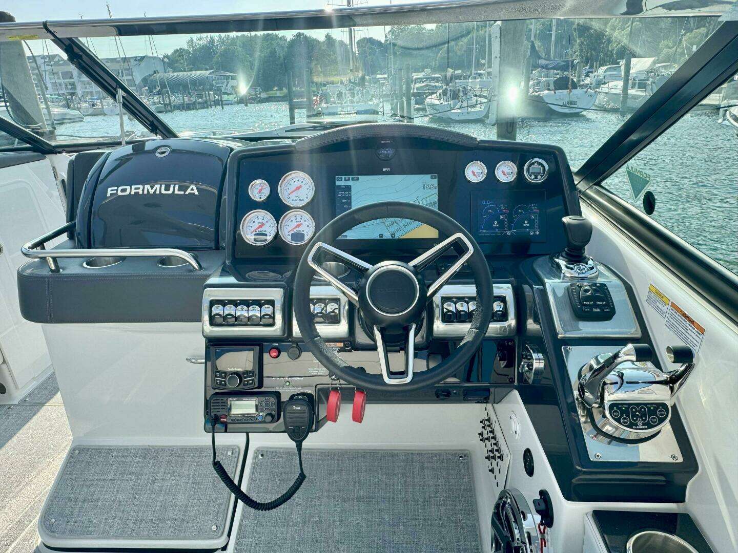 2024 Formula 350 Crossover Bowrider - Image 32