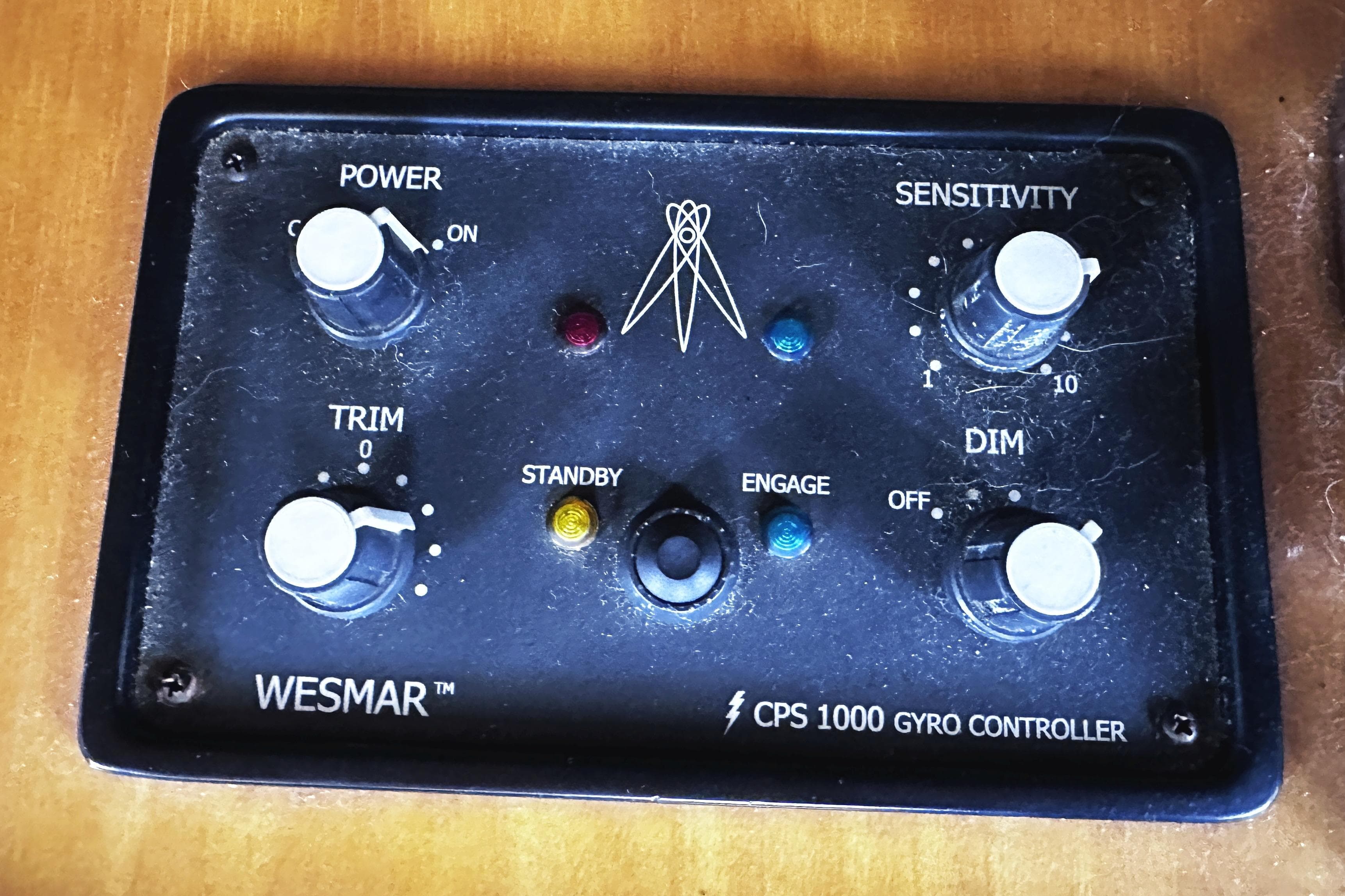 WESMAR CPS 1000 Gyro Controller on 2004 McKinna 57 PHMY Widebody yacht.