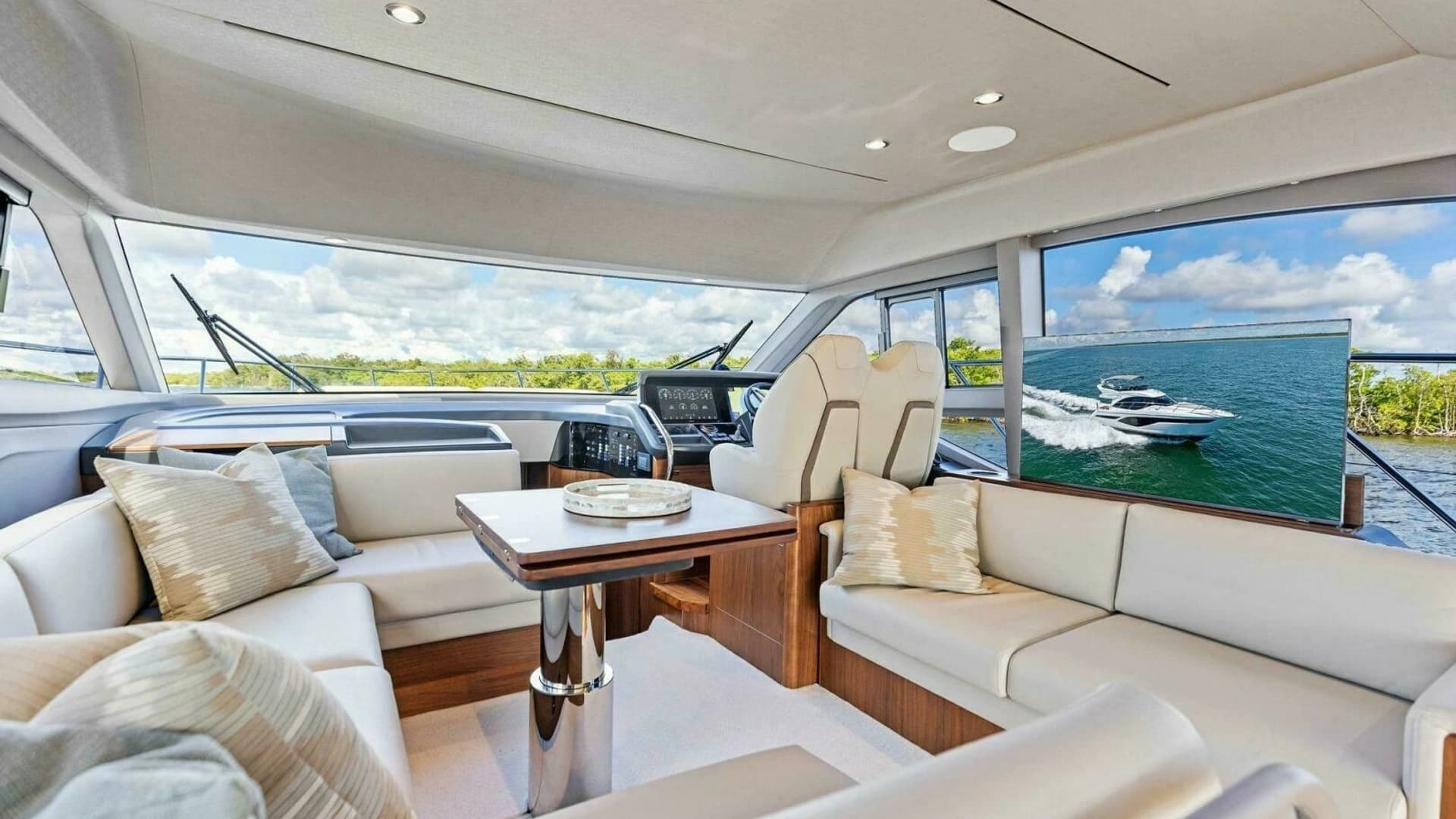 2025 Princess F50 Flybridge - Image 12