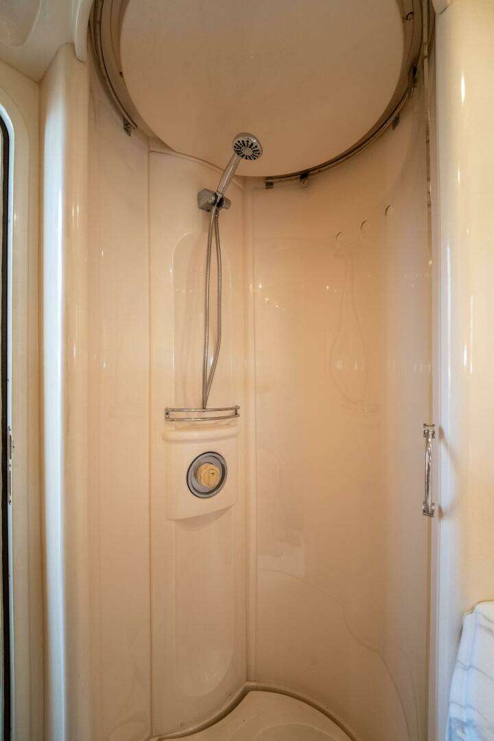 2001 Azimut 46 - Image 58