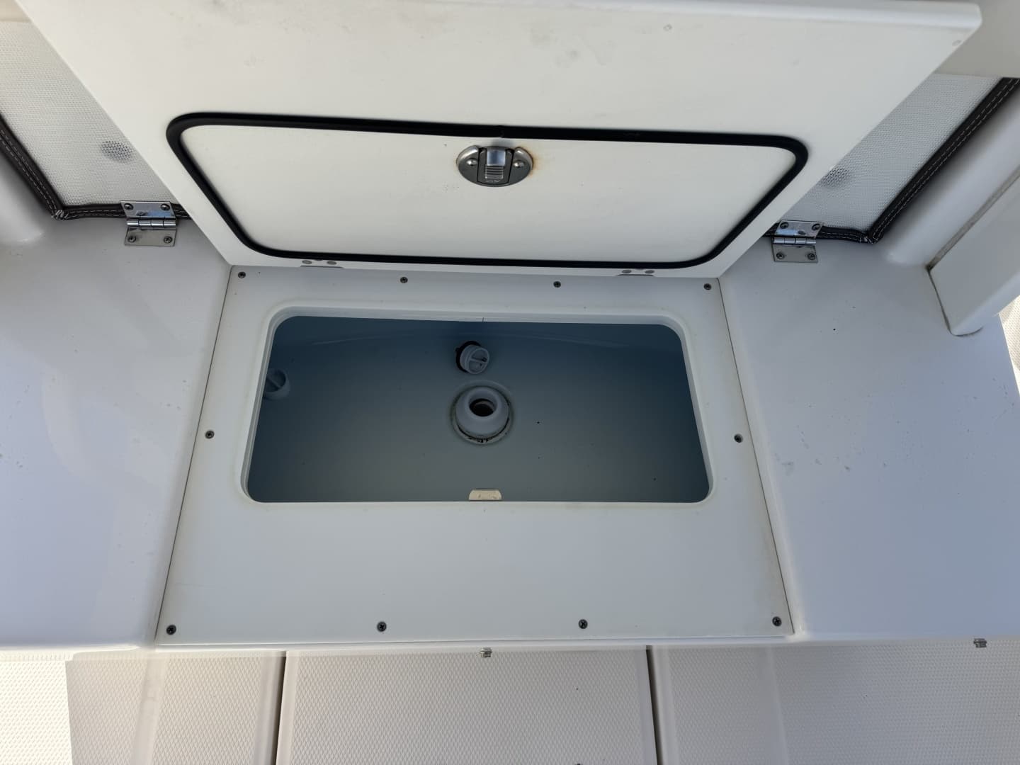 2020 Robalo R272 Center Console - Image 21