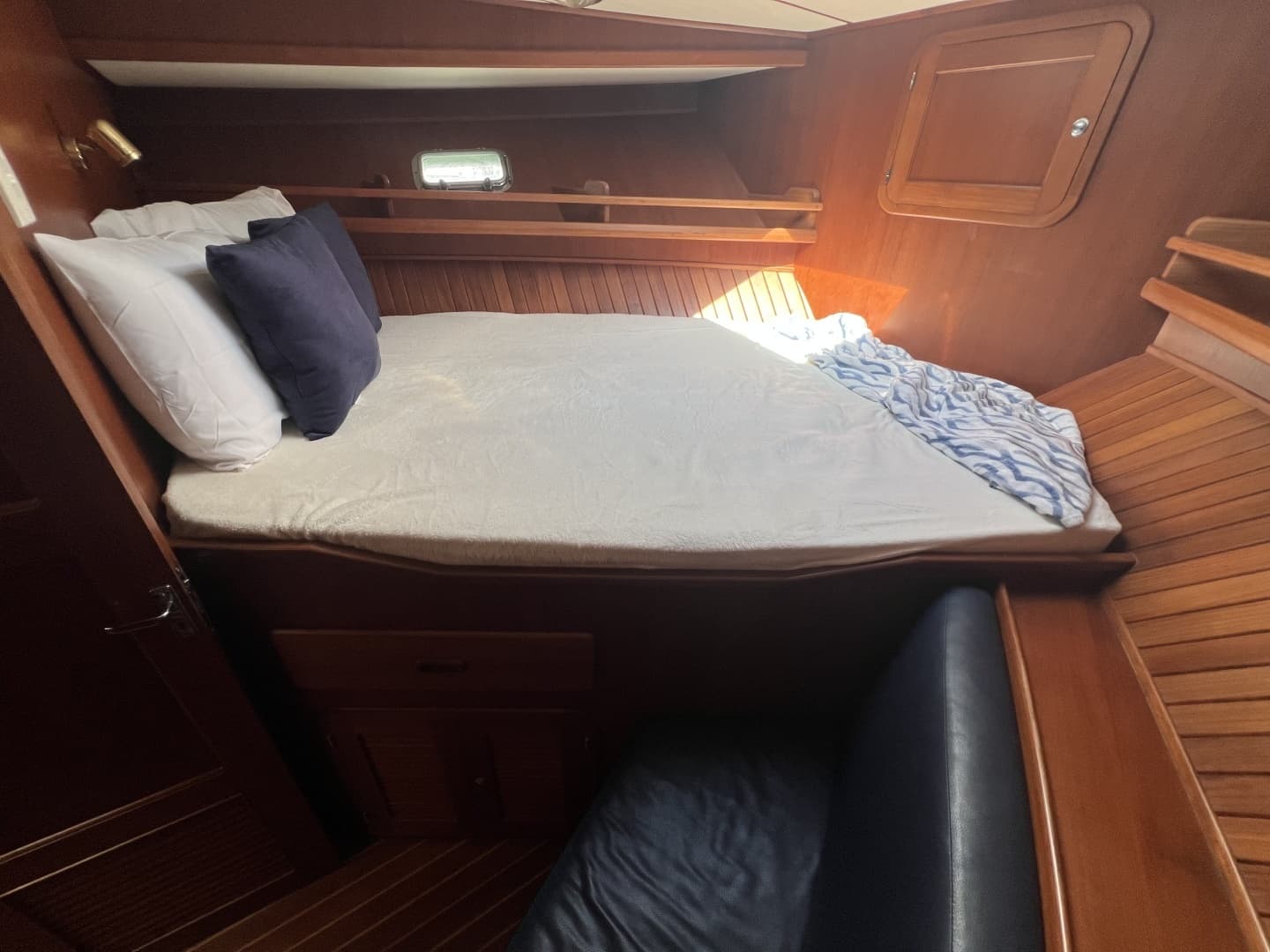 2007 Heritage East 36 Sundeck Trawler - Image 16