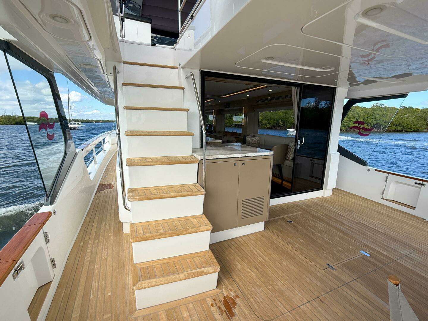 2023 Sirena 68 - Image 8