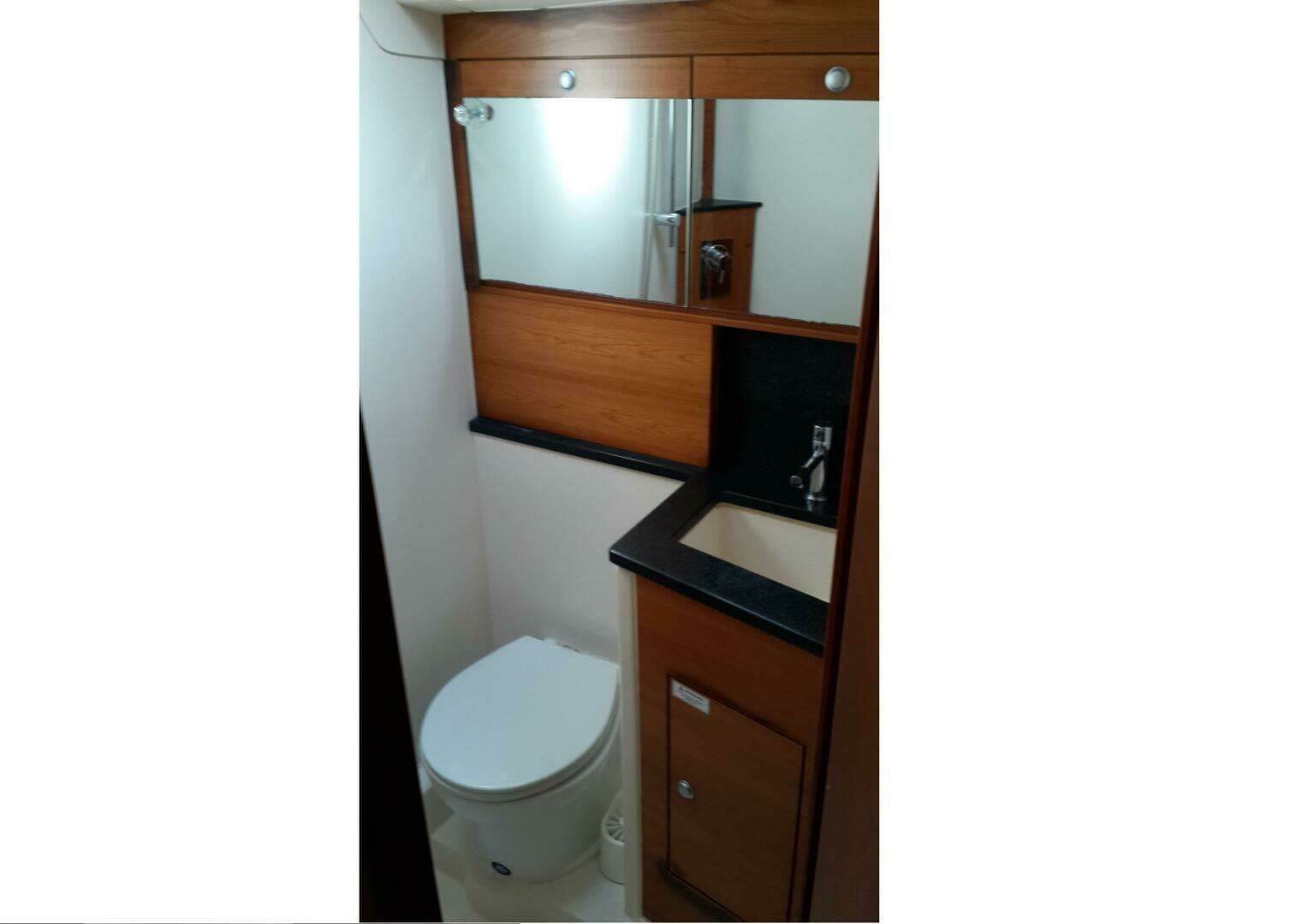 2010 Hanse 470e - Image 21