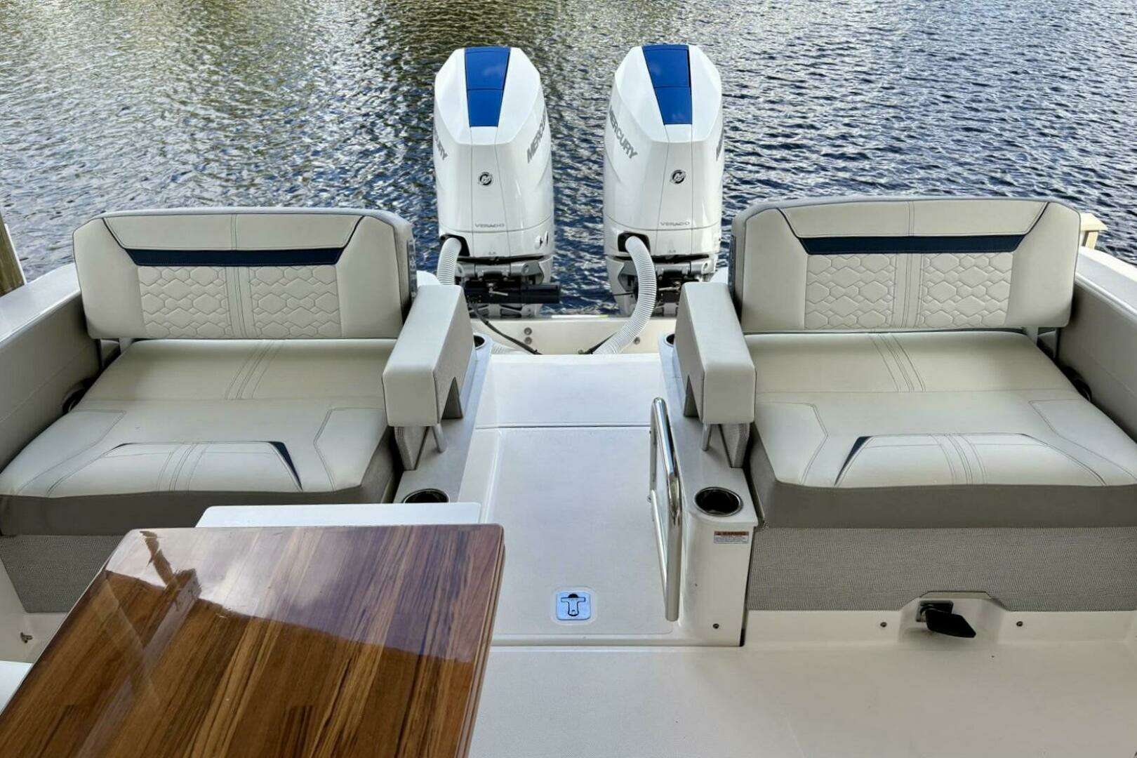 2024 Tiara Sport 34 LX - Image 9