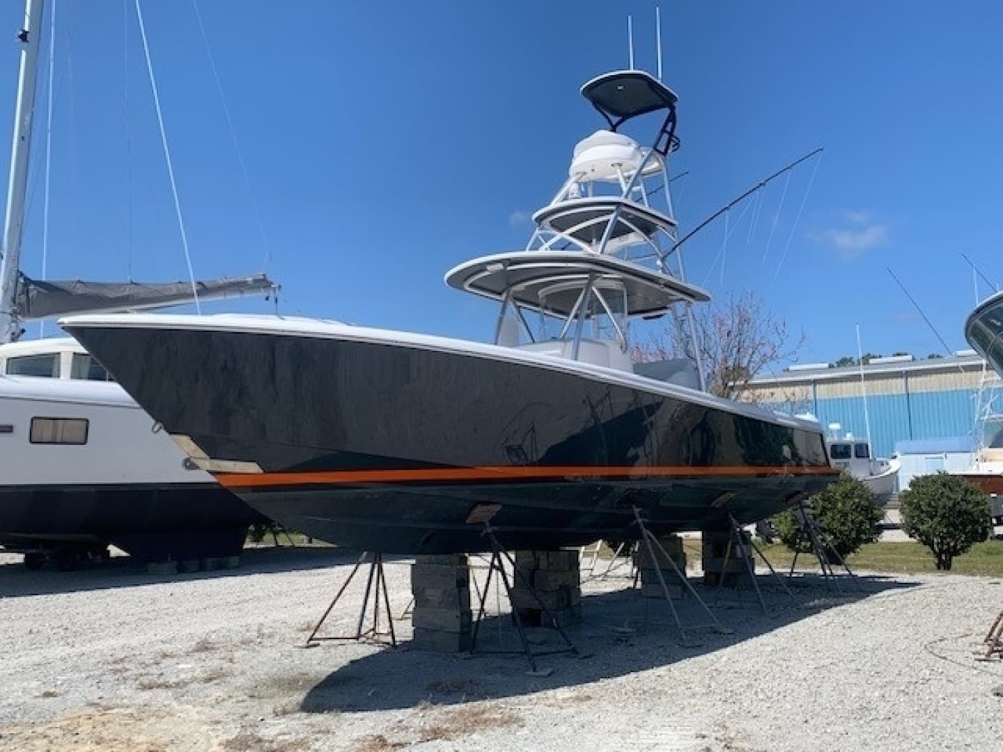 2019 Contender Center Console - Image 17