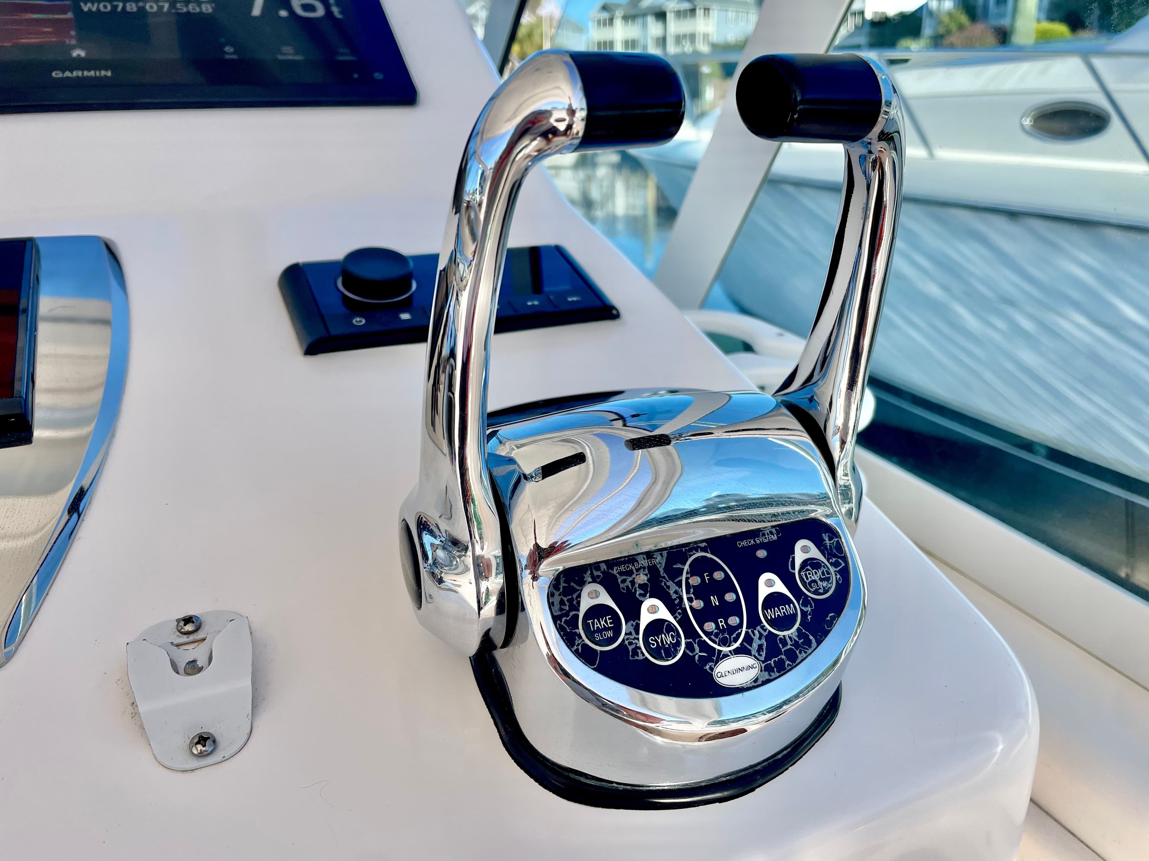 2007 Cabo 35 Express - 32