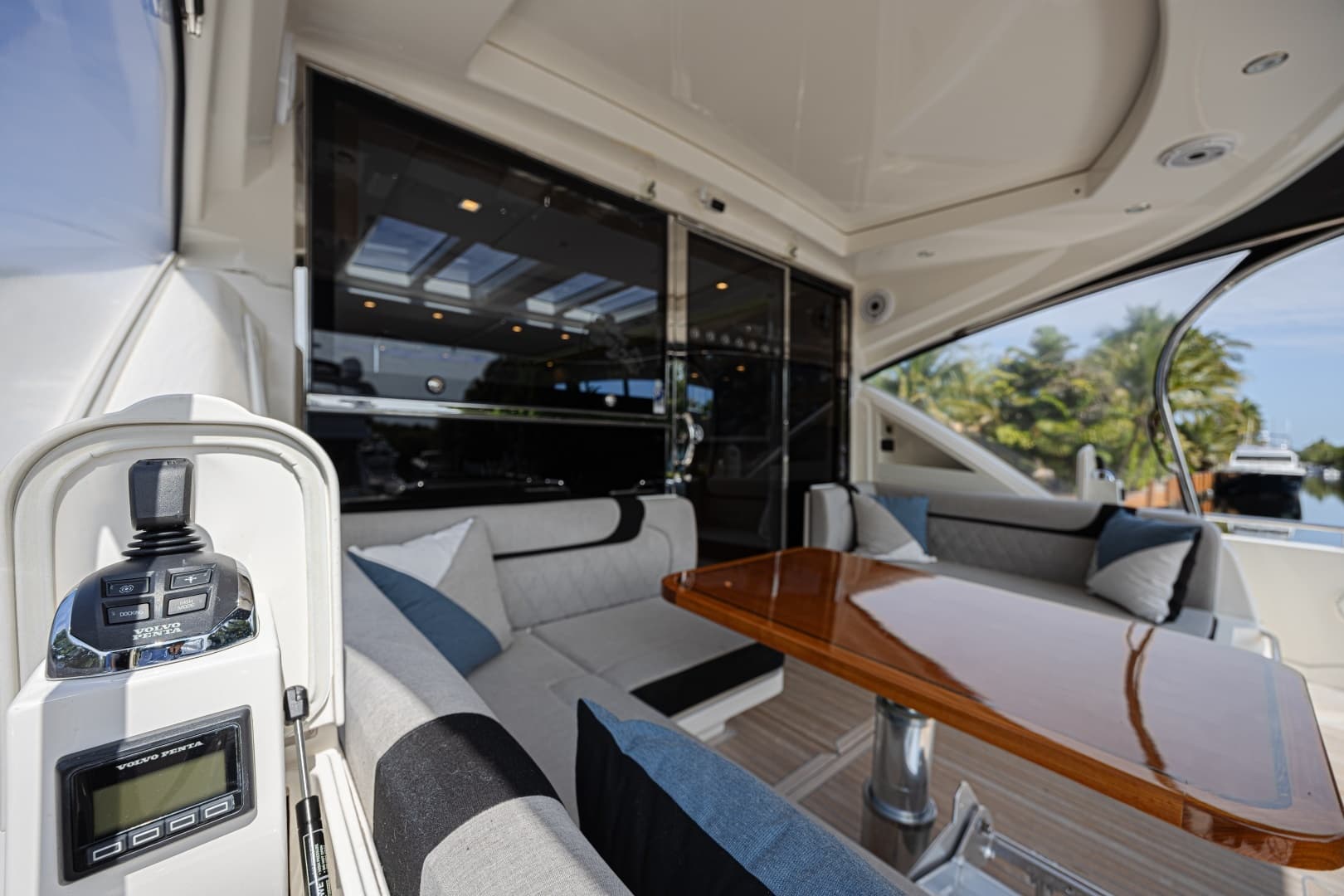 2021 Riviera 6000 Motor Yacht - Image 10