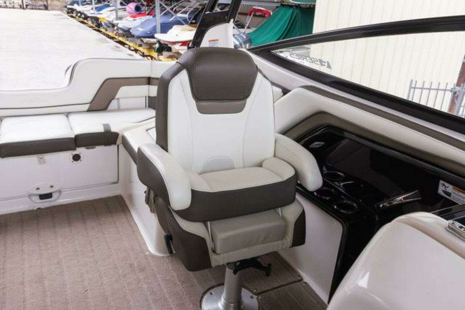 2016 Yamaha Boats 242 Limited E-Series - Image 43