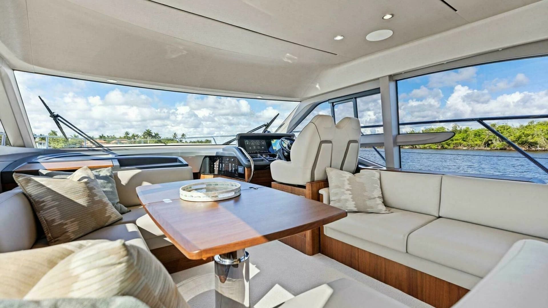 2025 Princess F50 Flybridge - Image 13