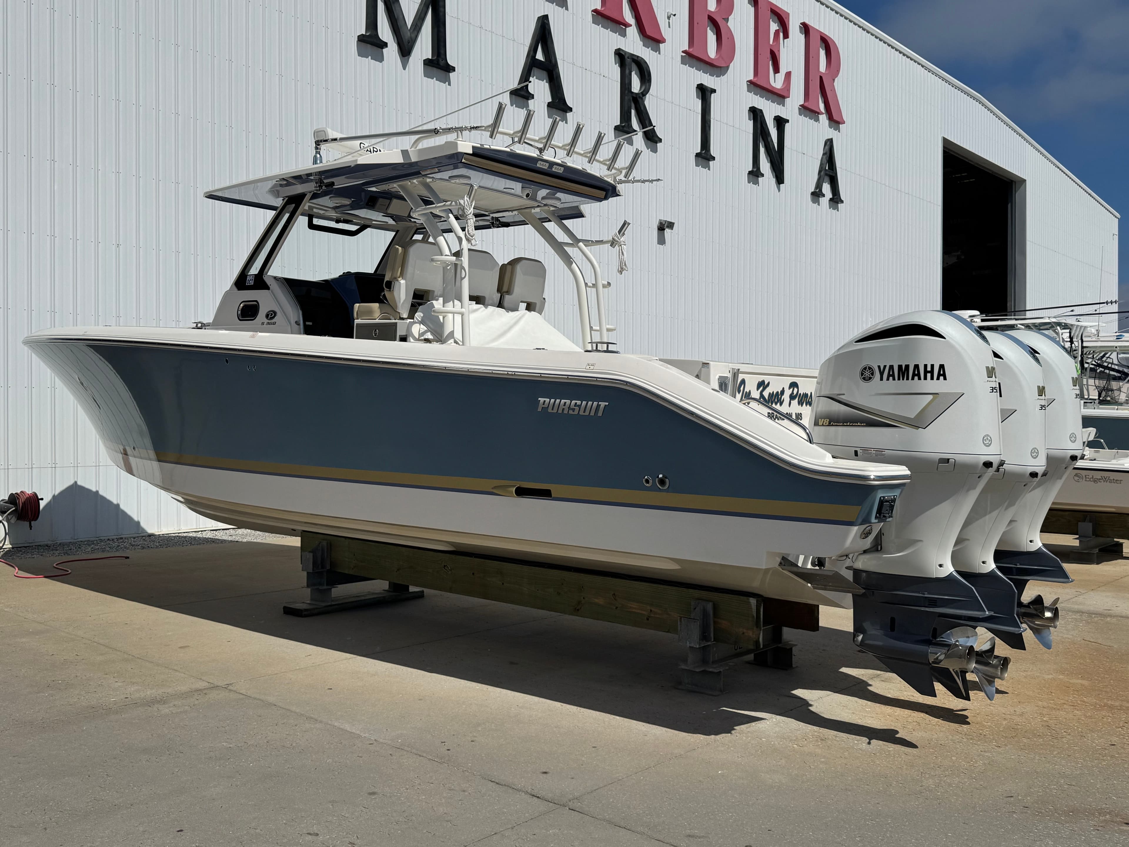 2019 PURSUIT 368 S - Image 3
