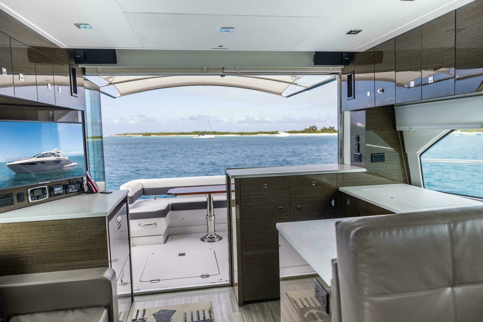 2019 Cruisers Yachts 50 Cantius - Image 21