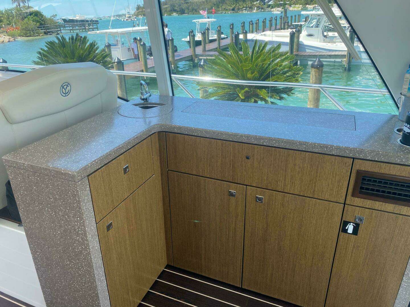 2012 Cruisers Yachts 48 Cantius - Image 4